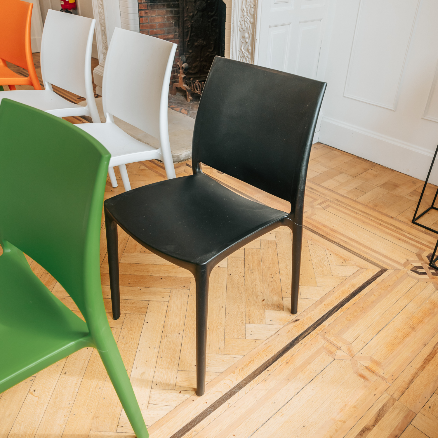 Chaise Polypro Noire 2